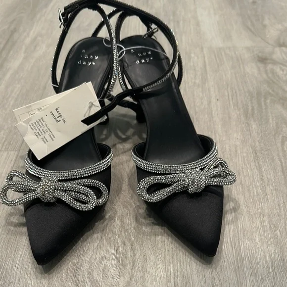 A New Day Black and Silver Slingback Heels with Rhinestone Bow - Picture 4 of 6